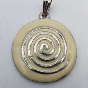 Dizzy milky swirl necklace‎ pendant